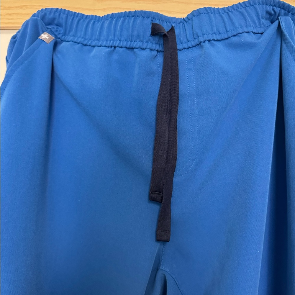 Figs Men’s Royal Blue Scrub Set XL Top/Large Bottoms - Picture 9 of 9